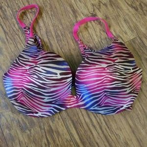 Victoria’s Secret Push-Up bra, size 36D.